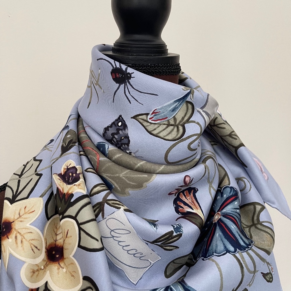 New Gucci Scarf Flora Print Kris Knight Blue Silk Wrap with Gucci Gift Box
